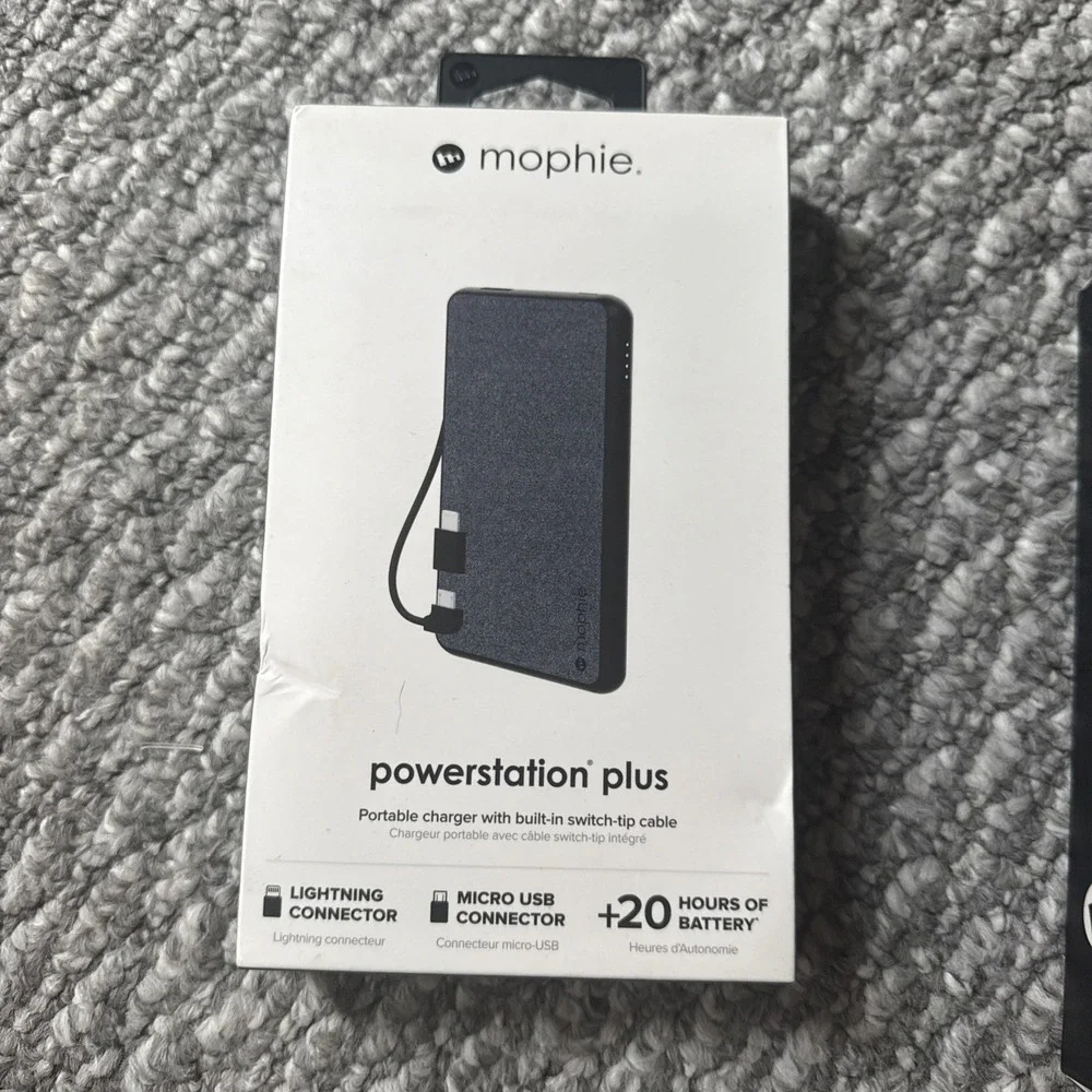 Mophie PowerStation Plus 6040mAh Charger with‎ Built-in Switch-Tip iPHONE Black